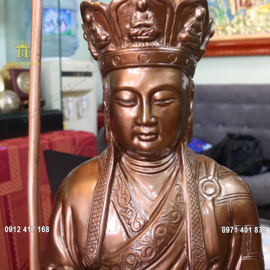 H&igrave;nh ảnh Đường Tam Tạng được khắc họa v&ocirc; c&ugrave;ng ph&uacute;c hậu, tư bi với gương mặt hiền từ, miệng lu&ocirc;n mỉm cười